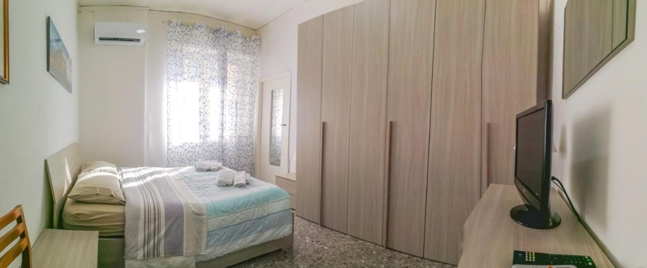 Metro Guest House เนเปิลส์ ภายนอก รูปภาพ