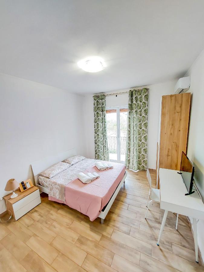 Metro Guest House เนเปิลส์ ภายนอก รูปภาพ